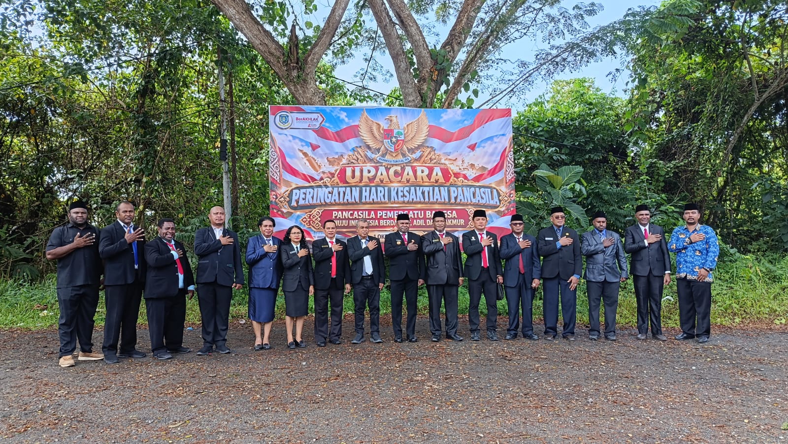 Upacara Hari Kesaktian Pancasila di Sarmi, Bupati Serahkan Penghargaan Adiwiyata Tingkat Provinsi Papua
